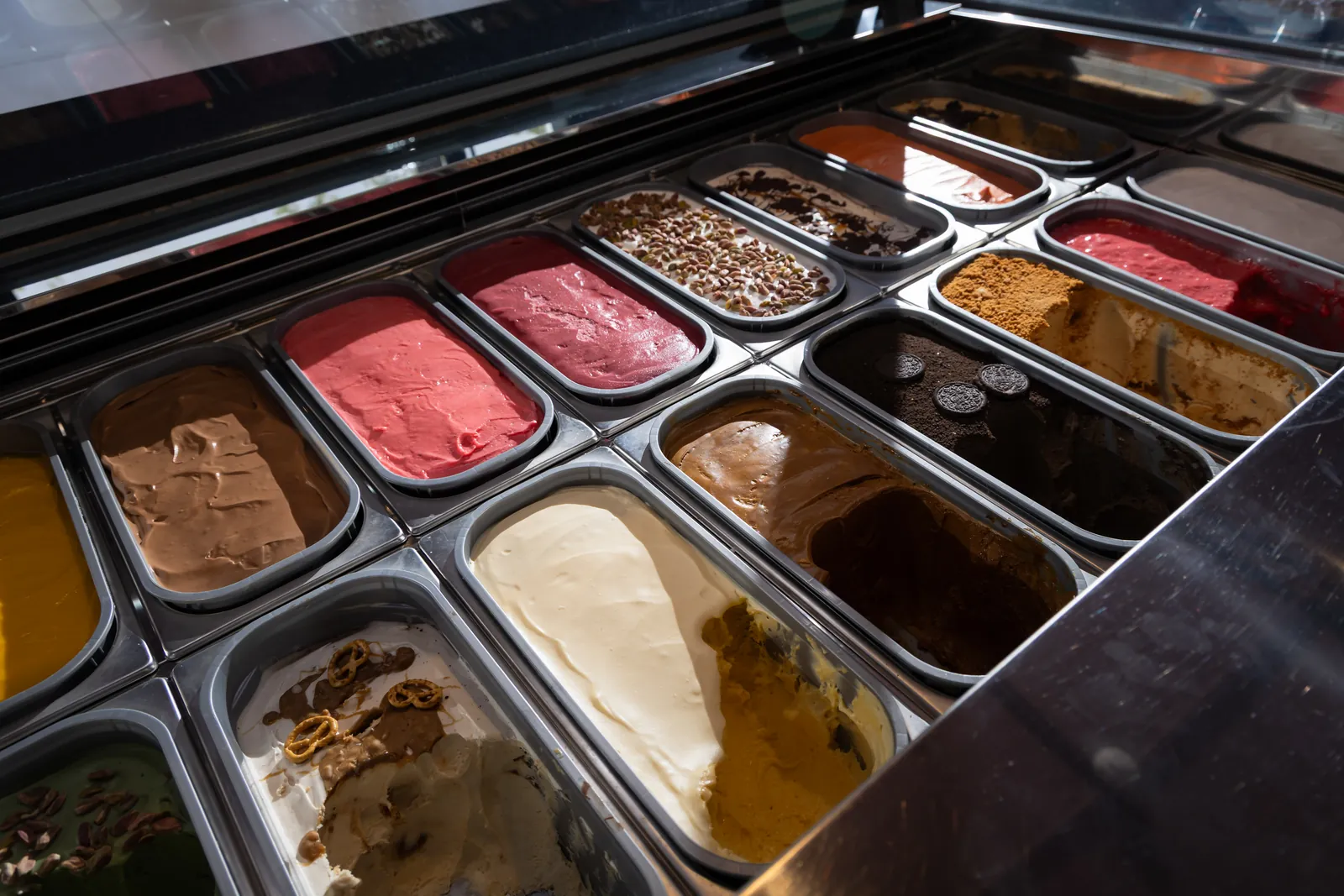 Gelato and sorbet display case in many colors